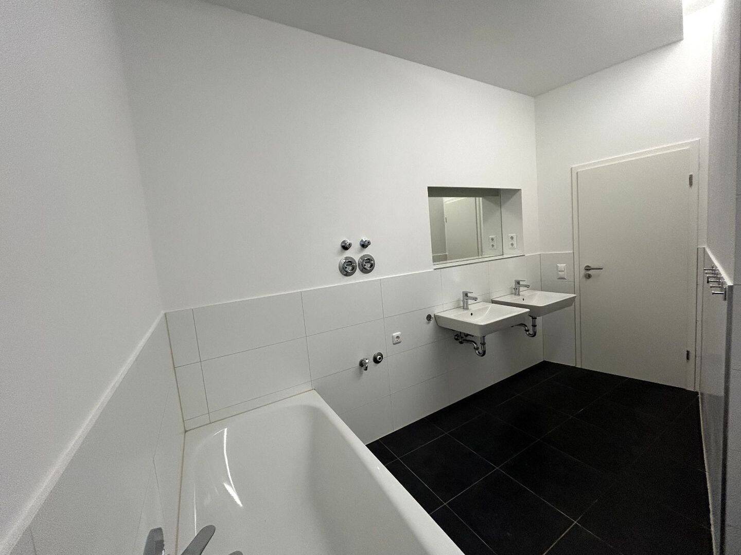 5-Zimmer-Wohnung mit 128 m² Wohnfläche und frisch renoviert in Erfurt – 99084 Erfurt – Vorschaubild 8