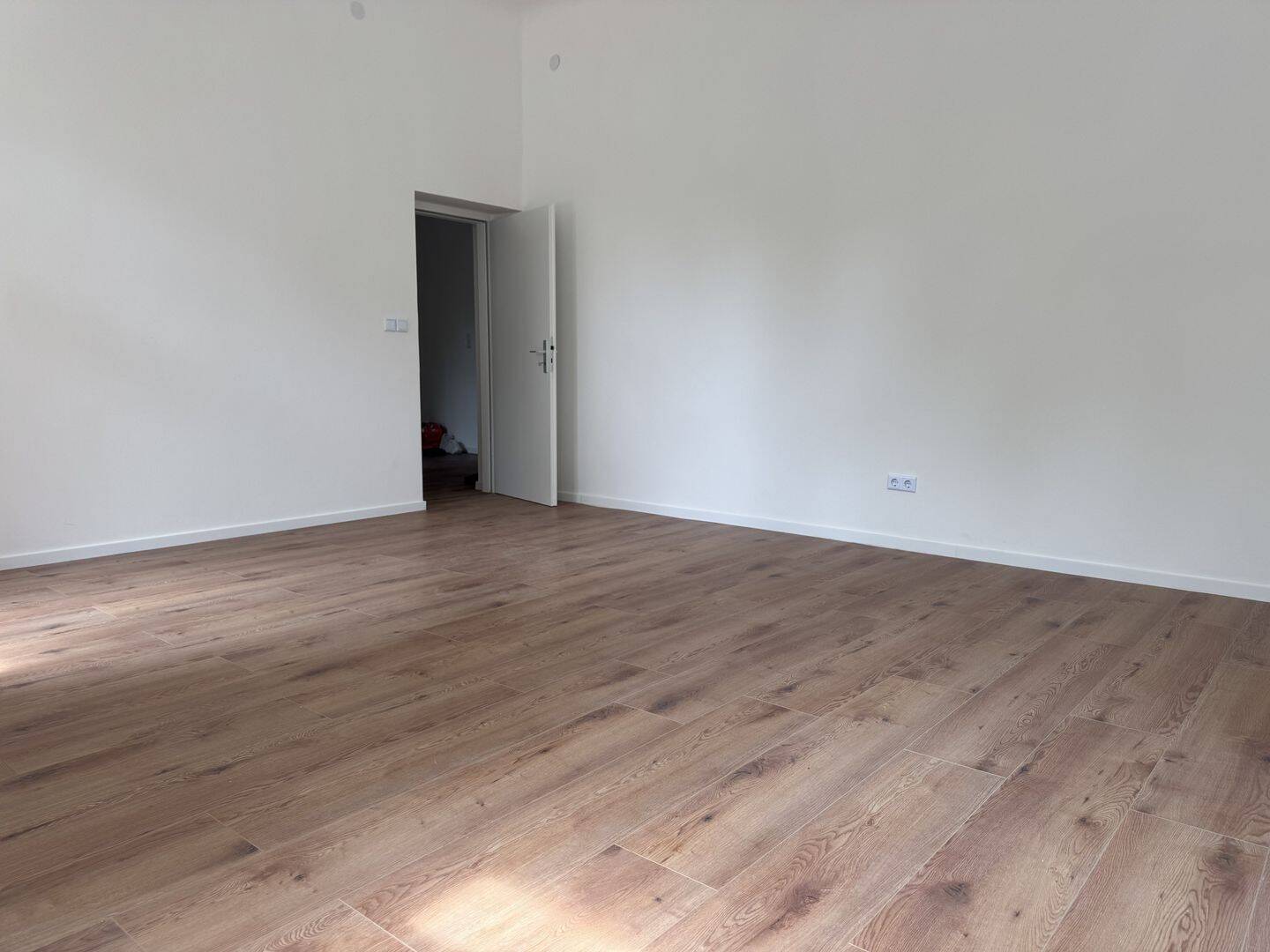 Elegante 5-Zimmer-Altbauwohnung am Wröhmännerpark mit Stuck, Balkon und zwei Bädern. – 13585 Berlin – Vorschaubild 7