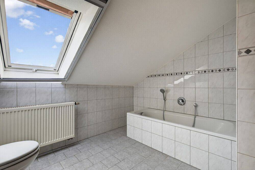 Gemütliche 3-Zimmer-Dachgeschoss Wohnung ab 1.11.2026 in Karlsruhe zu vermieten – 76187 Karlsruhe – Vorschaubild 9