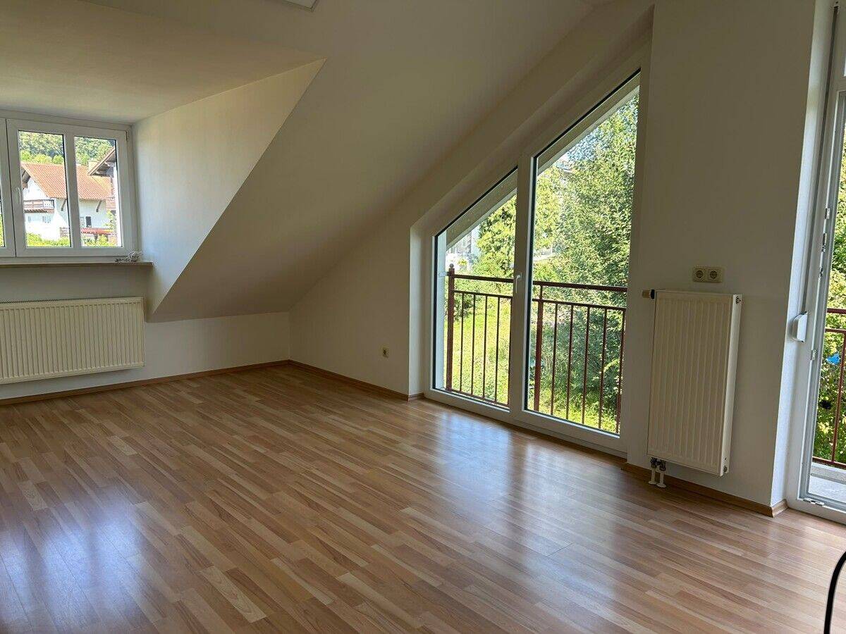 *Erstbezug nach Kernsanierung* Attraktive Mietwohnung mit Balkon & TG-Stellplatz in ruhiger Wohnlage – 84359 Simbach a. Inn – Vorschaubild 4