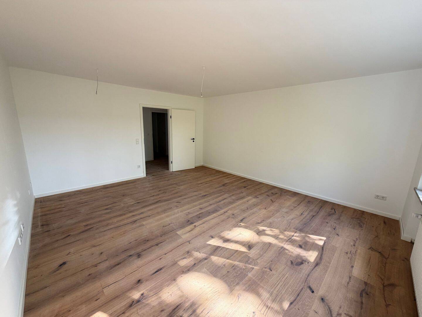Attraktive & frisch renovierte 3-Zi.-Whg. mit Balkon in Erlangen Innenstadt (provisionsfrei) – 91052 Erlangen – Vorschaubild 2