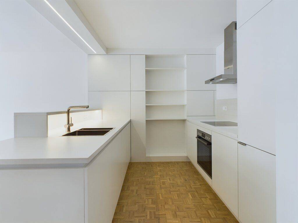 Neu sanierte 3-Zimmer-Wohnung mit moderner Küche, Pkw-Stellplatz in ruhiger aber zentraler Lage – 70374 Stuttgart – Vorschaubild 4