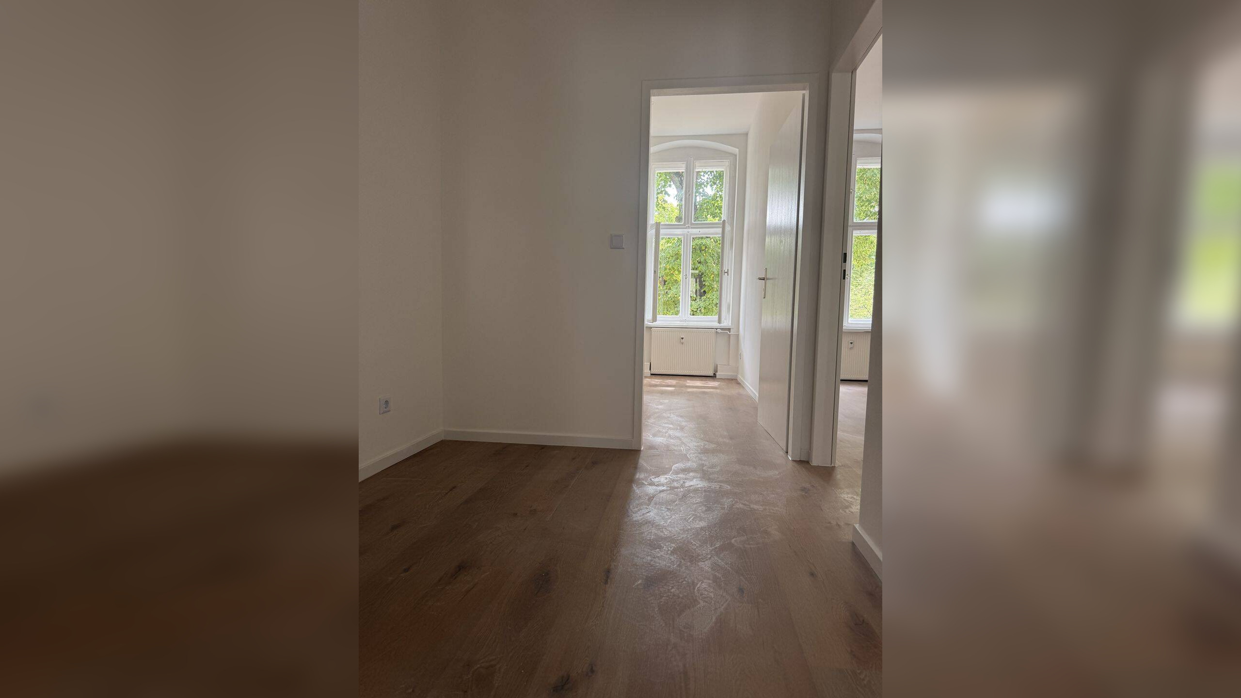 Elegante 5-Zimmer-Altbauwohnung am Wröhmännerpark mit Stuck, Balkon und zwei Bädern. – 13585 Berlin – Vorschaubild 10