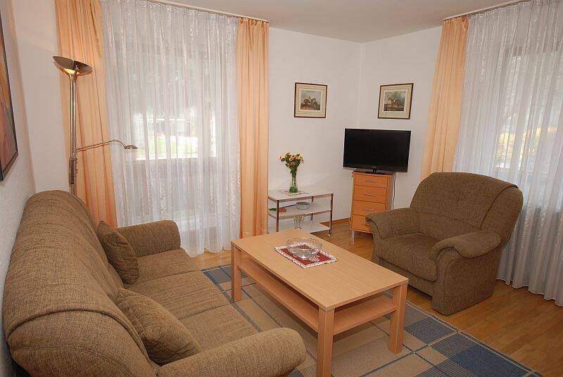 Zwei-Zimmer-Wohnung komplett möbliert und ausgestattet in zentrumsnaher Lage – 83435 Bad Reichenhall – Vorschaubild 3