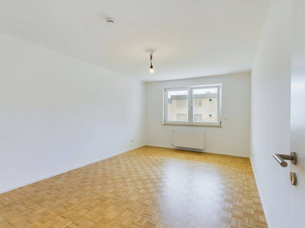 Neu sanierte 3-Zimmer-Wohnung mit moderner Küche, Pkw-Stellplatz in ruhiger aber zentraler Lage – 70374 Stuttgart – Vorschaubild 7