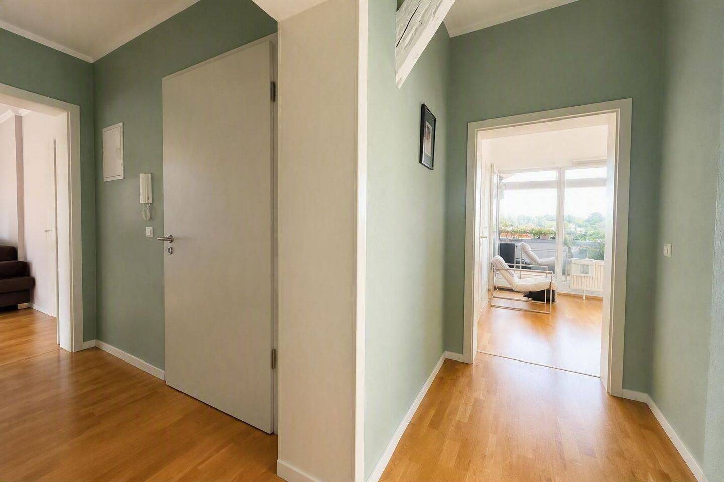Wohnen mit Altbauflair: 4 Zimmer, Hobbyraum & TG im Herzen der Stadt – 71634 Ludwigsburg – Vorschaubild 2