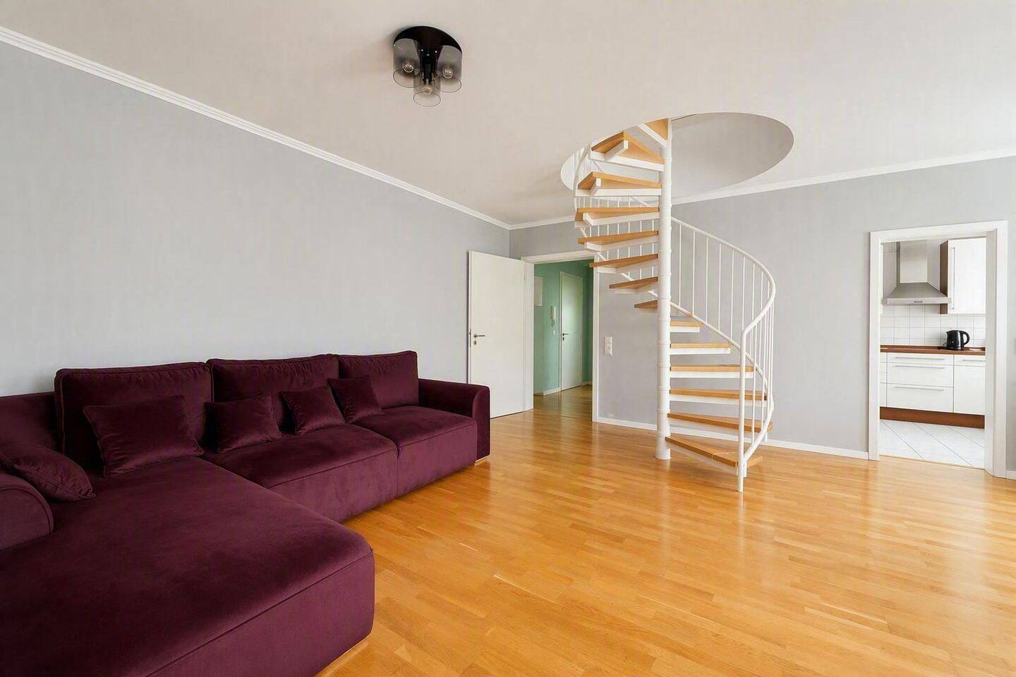 Wohnen mit Altbauflair: 4 Zimmer, Hobbyraum & TG im Herzen der Stadt – 71634 Ludwigsburg – Vorschaubild 4