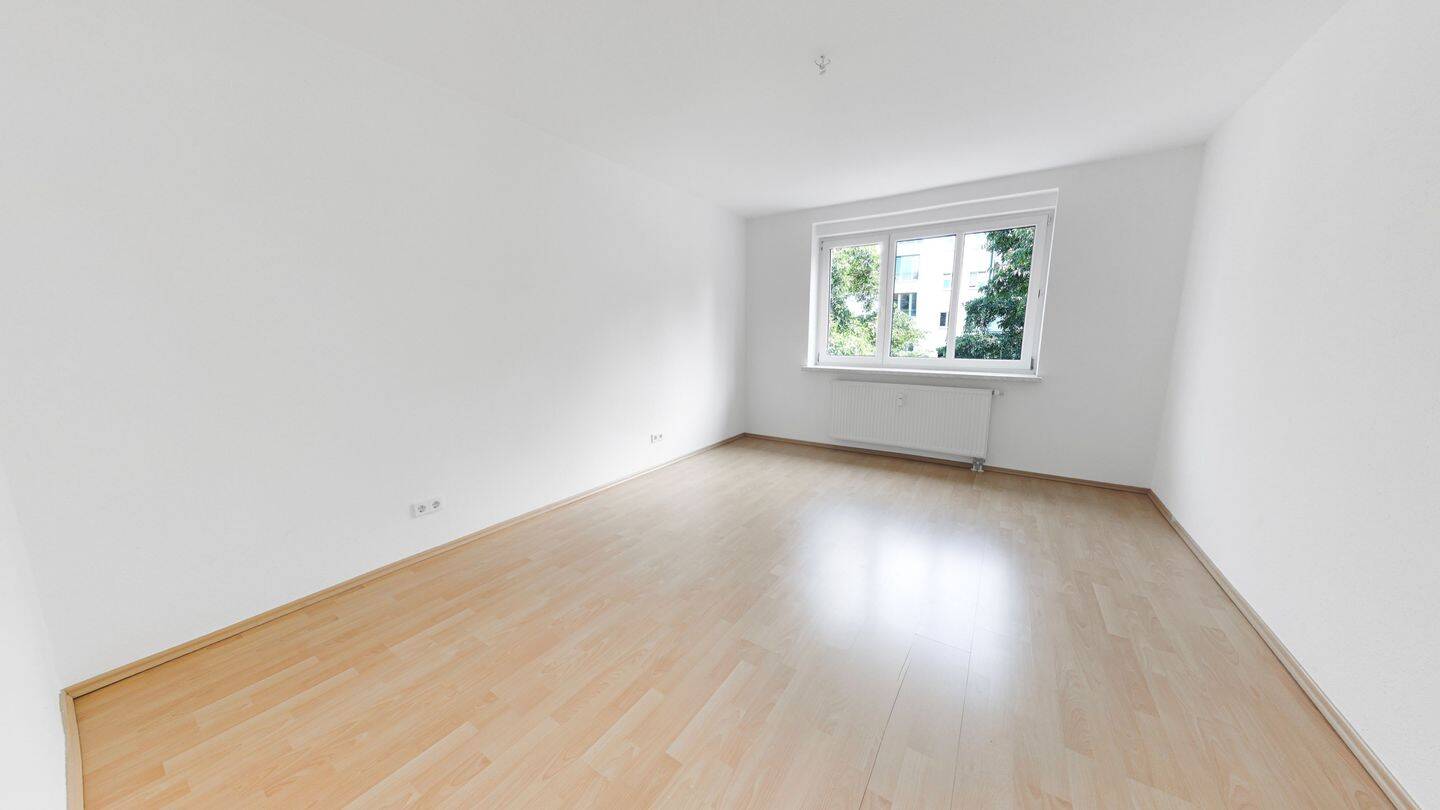 Leerstehende 2,5 Zimmerwohnung! Loggia! Tageslichtbad! Badewanne! – 1277 Dresden – Vorschaubild 3
