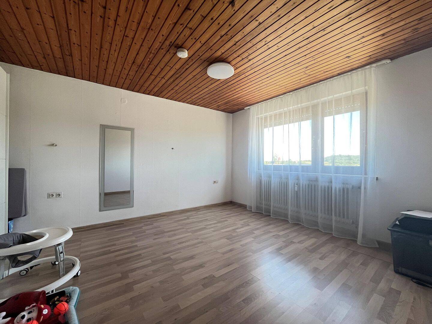 Großzügige 3-Zimmer-Wohnung im gepflegten 5-Familien-Haus – 71083 Herrenberg – Vorschaubild 2