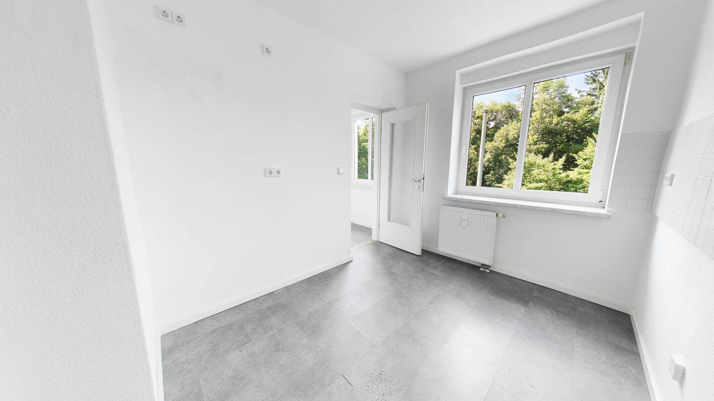Leerstehende 2,5 Zimmerwohnung! Loggia! Tageslichtbad! Badewanne! – 1277 Dresden – Vorschaubild 6