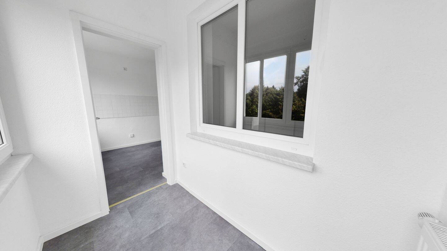Leerstehende 2,5 Zimmerwohnung! Loggia! Tageslichtbad! Badewanne! – 1277 Dresden – Vorschaubild 8