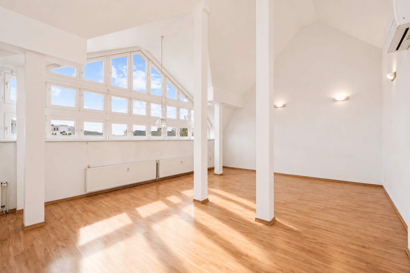 ÜBER DEN DÄCHERN VON TEGEL Loft-Feeling + Aufzug + Terrasse + Kamin – 13507 Berlin – Vorschaubild 2