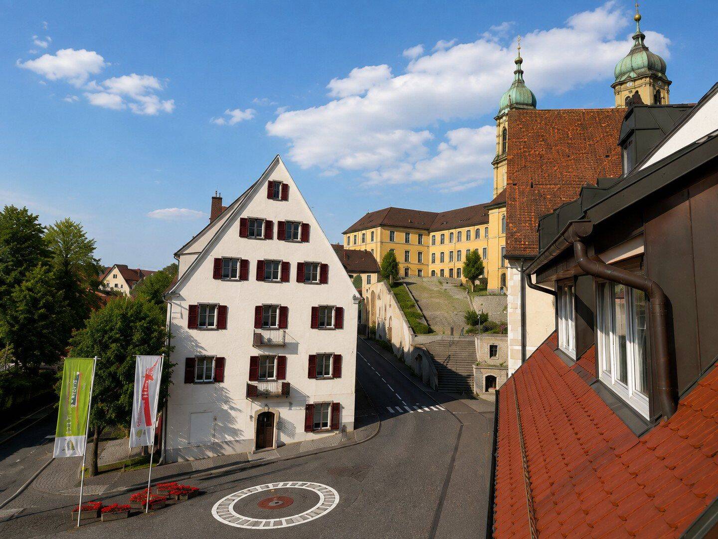 Exklusiv wohnen am Münsterplatz – hochwertig kernsanierte Wohnung mit Aufzug und Tiefgarage – 88250 Weingarten – Vorschaubild 2