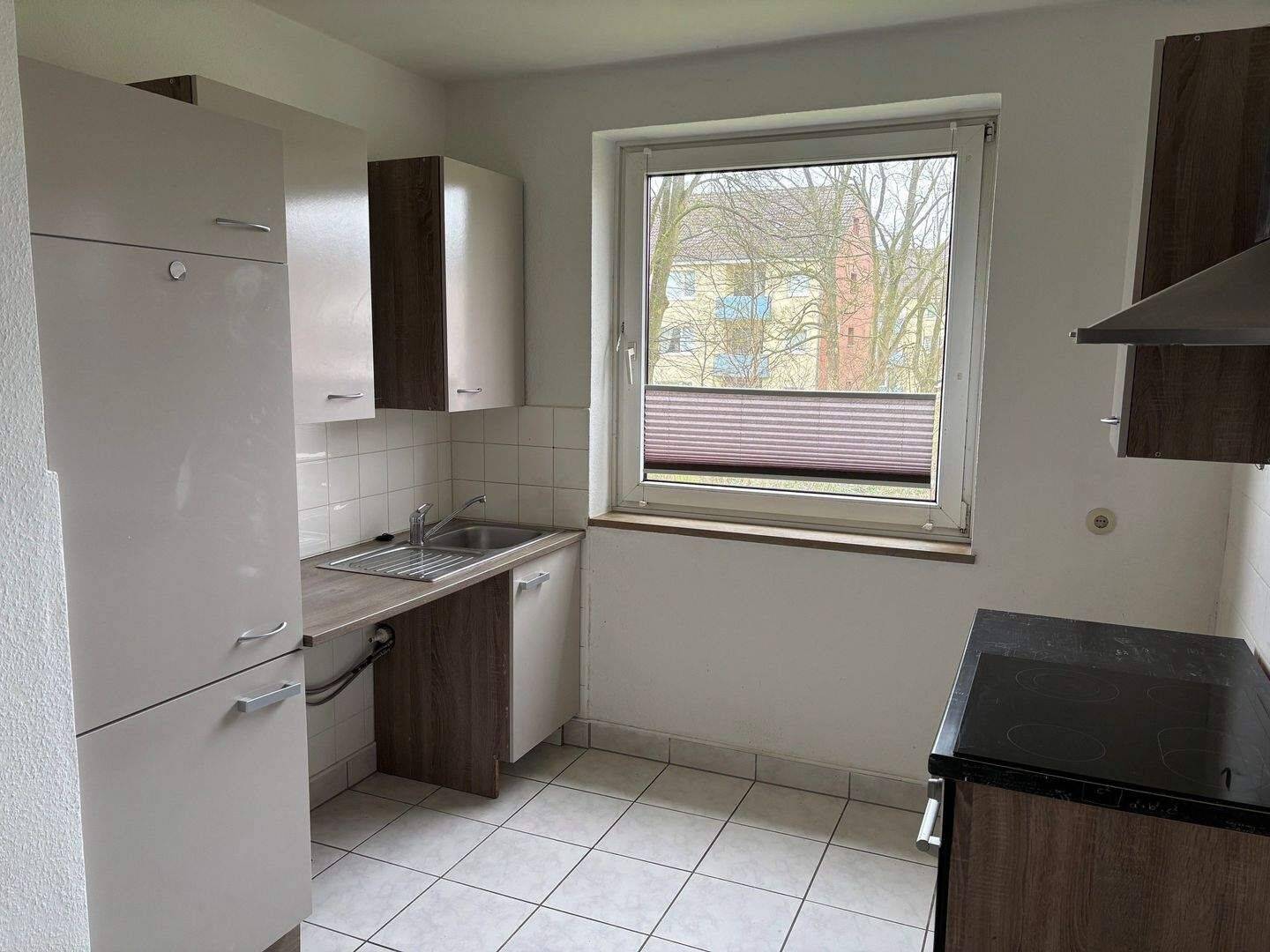 Sehr gepflegte Zwei-Zimmer-Wohnung im 1. OG mit Küche und Duschbad und großer Loggia in Neumünster-Ruthenberg – 24539 Neumünster – Vorschaubild 6