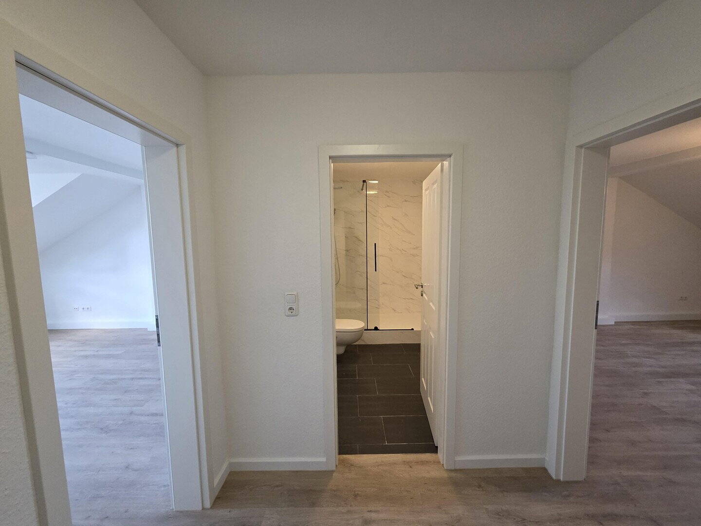 Sorfort frei !!! 2-Zi. ETW im Dachgeschoss – Top Lage !!! – 64293 Darmstadt – Vorschaubild 2