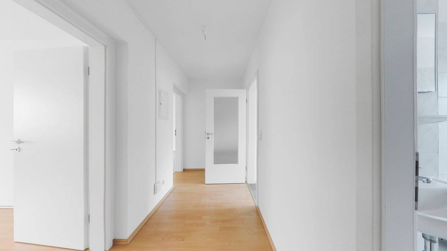 Leerstehende 2,5 Zimmerwohnung! Loggia! Tageslichtbad! Badewanne! – 1277 Dresden – Vorschaubild 10