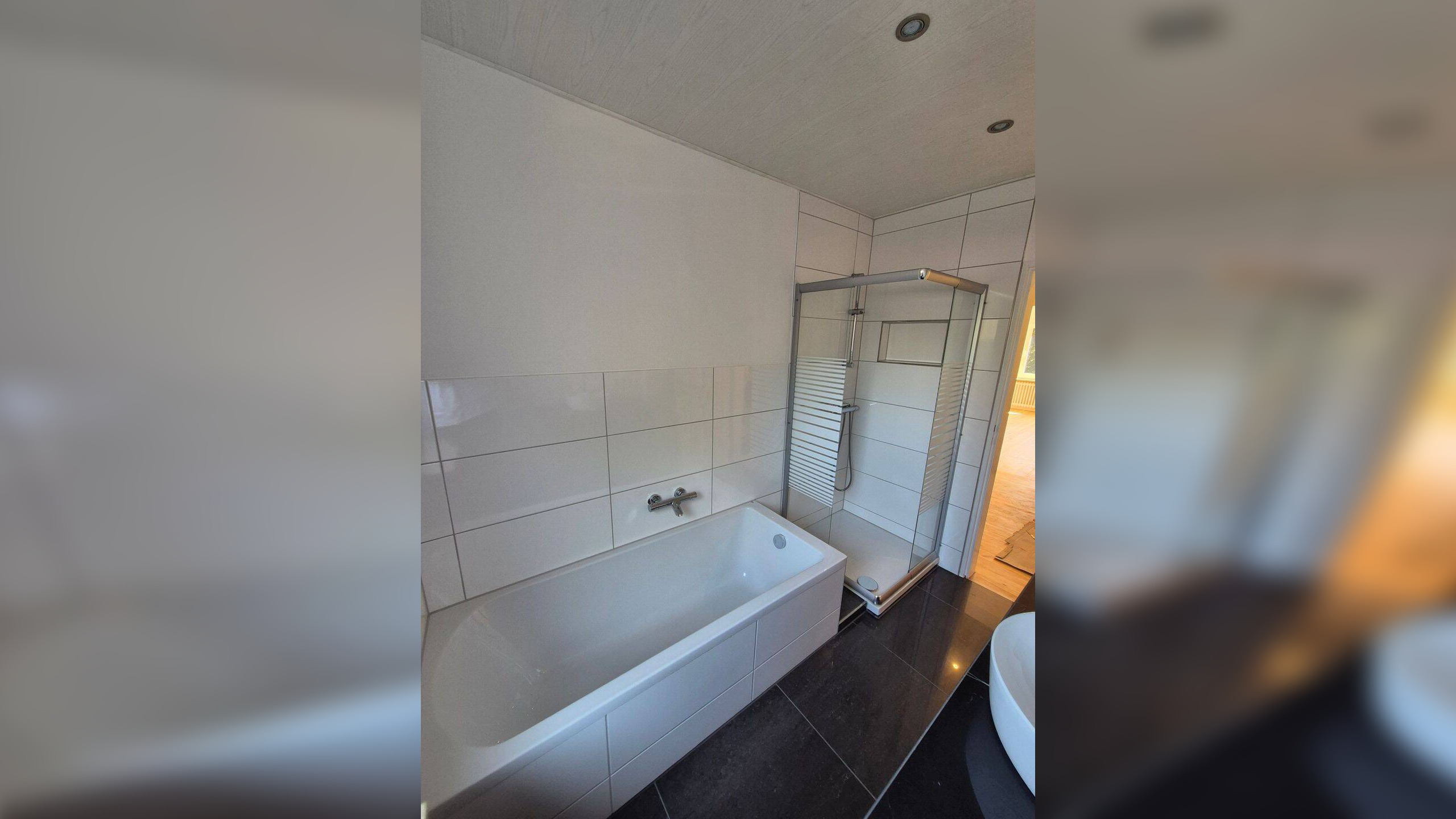 Helle 3-Zimmer-Wohnung mit 30m² Wintergarten, Kachelofen, großem Garten, Garage und Werkstattraum in Schwanstetten – 90596 Schwanstetten – Vorschaubild 10