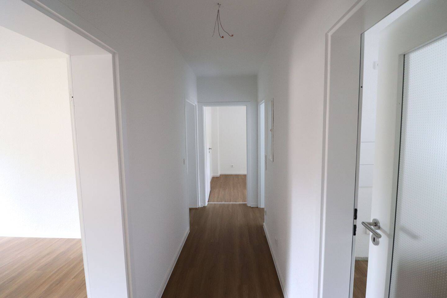 Ab 01.10. Ersteinzug nach Sanierung, 3,5-Zimmer Wohnung mit Balkon, Fernwärme in Parklage – 46117 Oberhausen – Vorschaubild 9