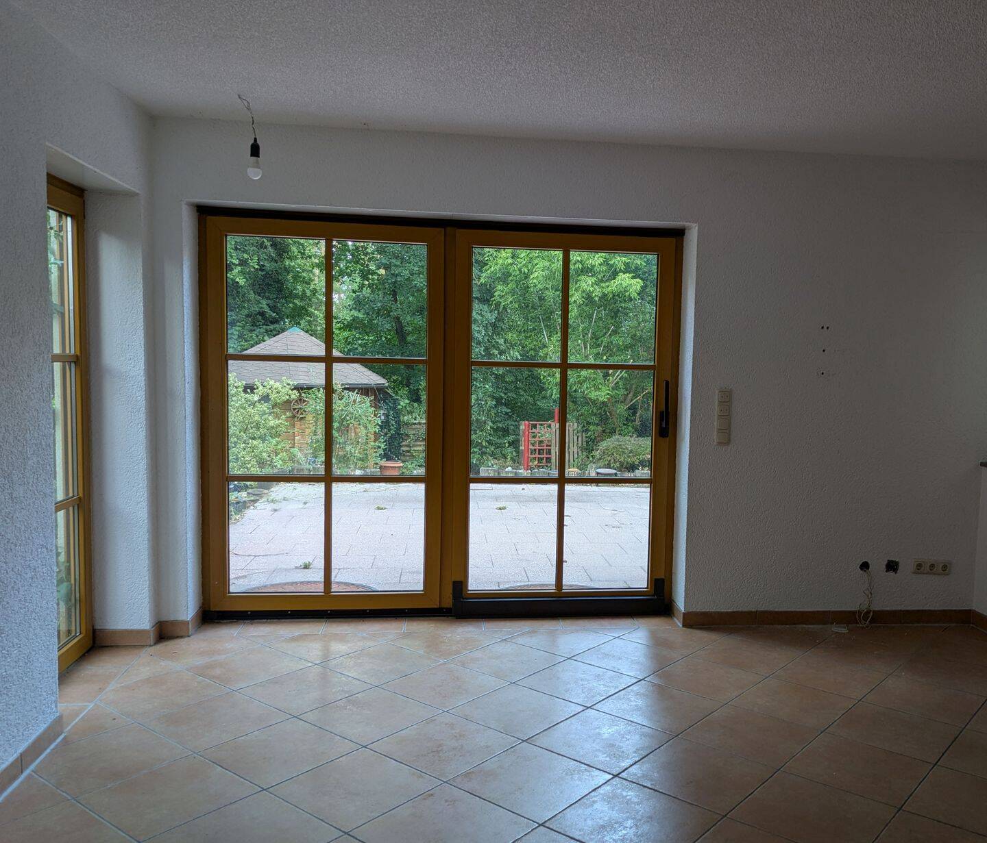 Großzügige EG-Wohnung in Schwabach mit Kachelofen, Terrasse & Hausmeisterservice – 91126 Schwabach – Vorschaubild 10
