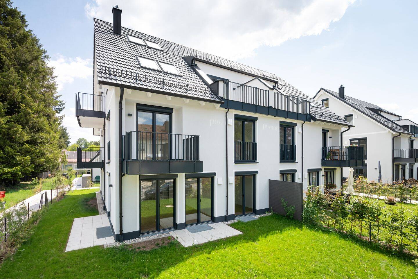 Fertiggestellt (Jetzt einziehen): 3-Zimmer-NEUBAU-Wohnung mit sonnigem Garten nahe des Feldmochinger Sees – 80995 München – Vorschaubild 4