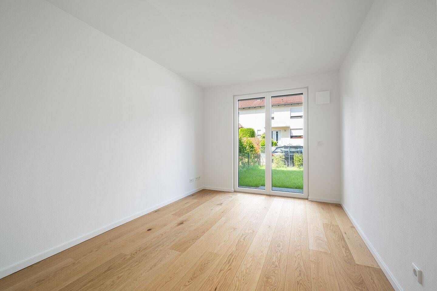 Fertiggestellt (Jetzt einziehen): 3-Zimmer-NEUBAU-Wohnung mit sonnigem Garten nahe des Feldmochinger Sees – 80995 München – Vorschaubild 8