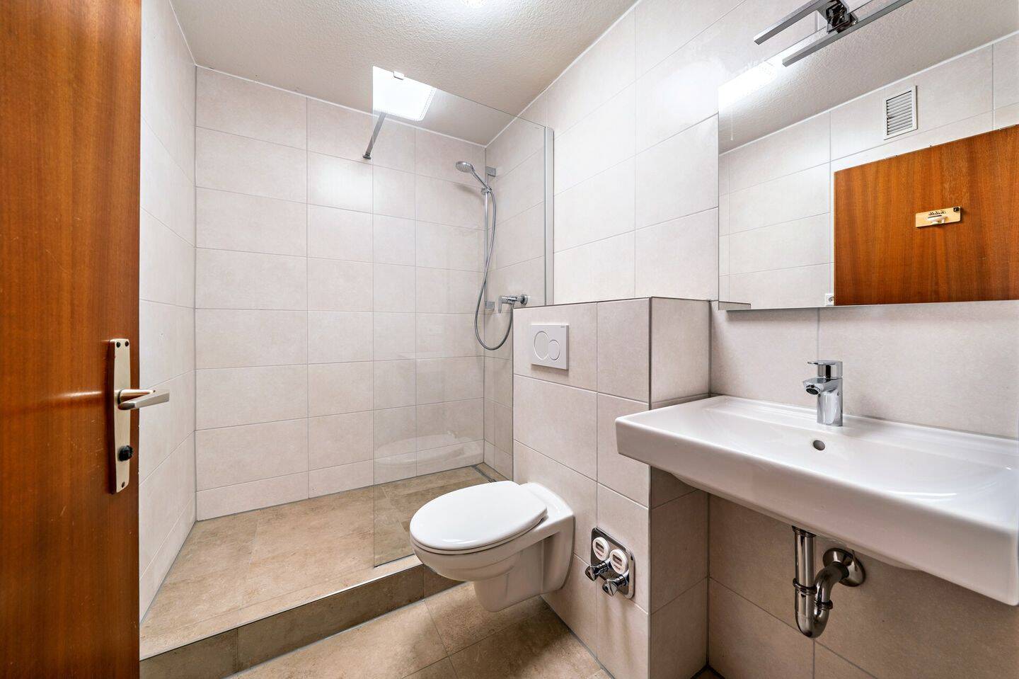 Gepflegte 2-Zimmer-Wohnung mit neuwertigem Bad ! – 74078 Heilbronn – Vorschaubild 4