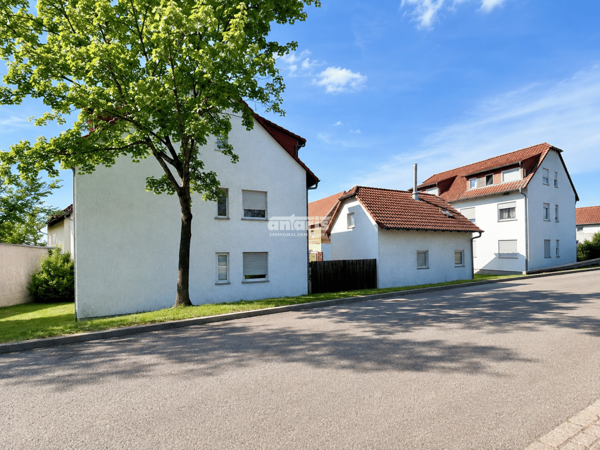 antaris Immobilien GmbH **Großzügiges DG: 3-Zi.-Wohnung mit stabiler Vermietung** – 99100 Bienstädt – Vorschaubild 5