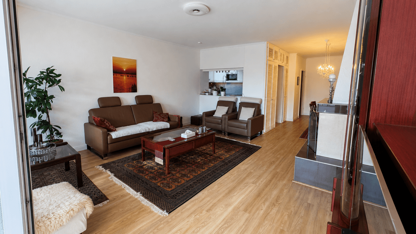 Wohnqualität mit Weitblick – großzügige 2-Zimmer-Wohnung mit Kamin, Tiefgarage und Balkon – 22045 Hamburg – Vorschaubild 4