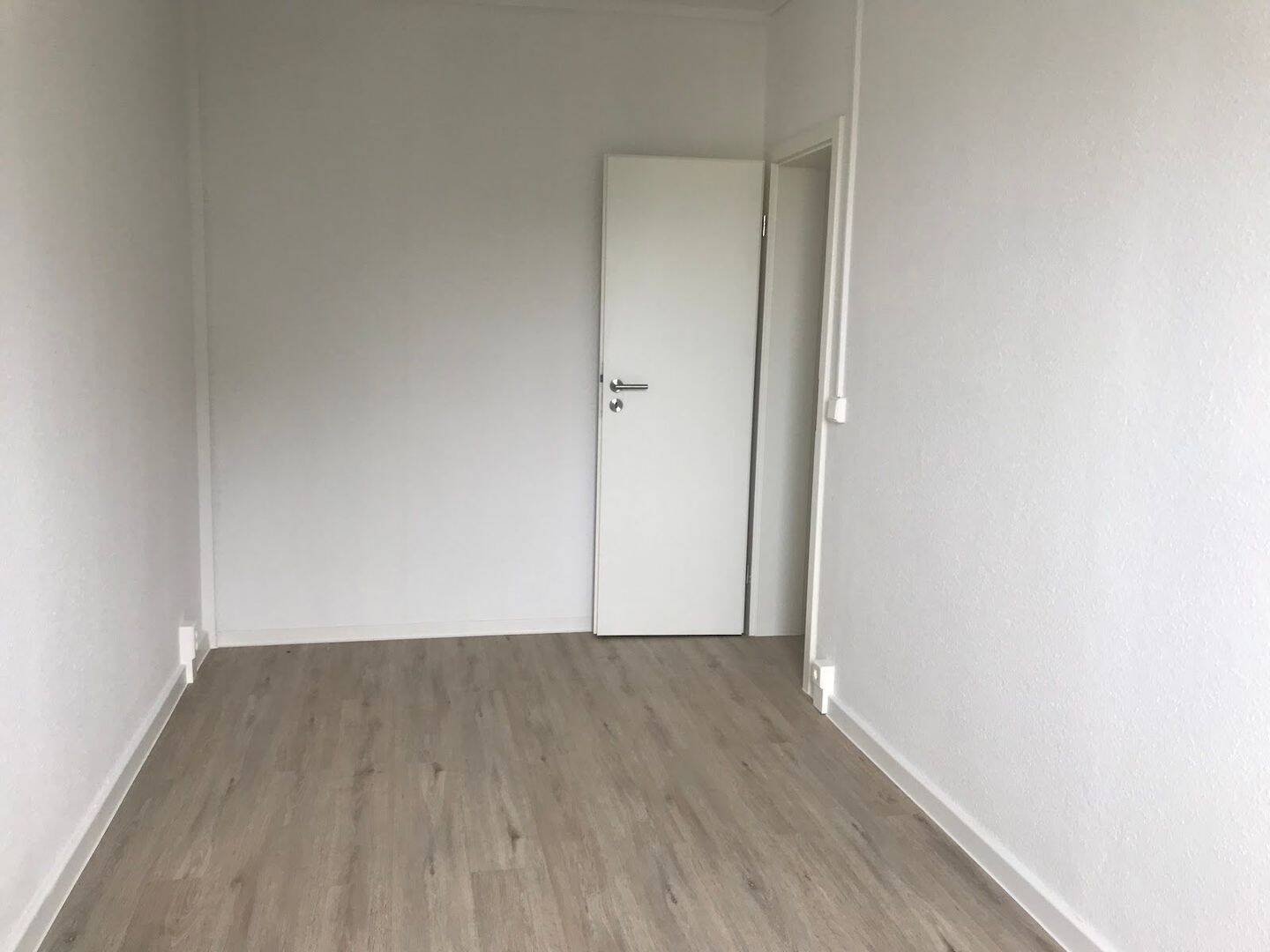 3-Zimmer-Wohnung bezugsfertig mit Balkon – 9130 Chemnitz – Vorschaubild 2