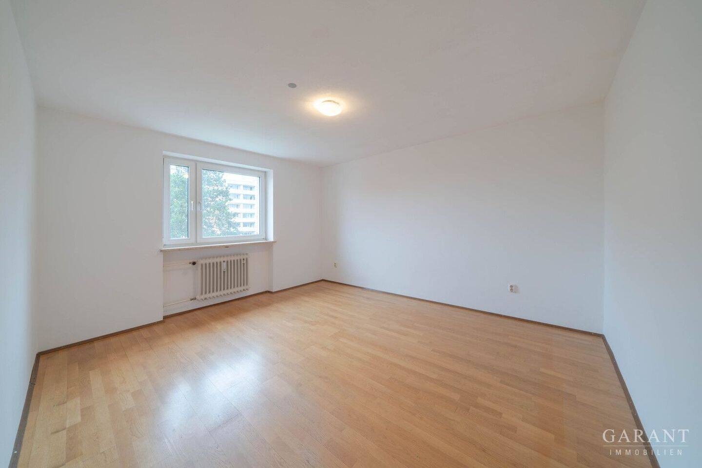 Attraktive 3 Zimmer-Wohnung mit Loggia, Aufzug & Stellplatz im Münchner Norden – 80935 München – Vorschaubild 4