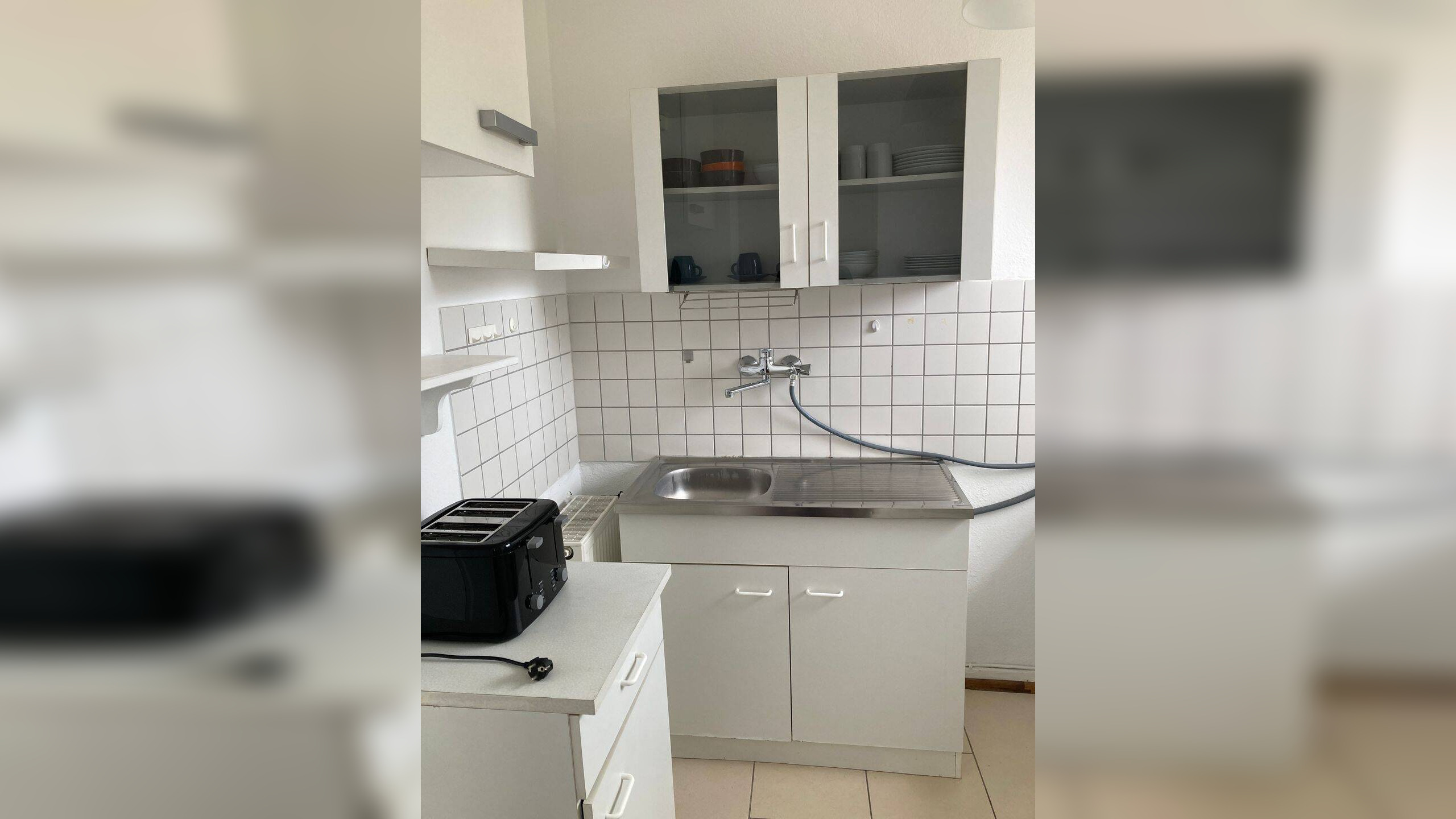 Möbliertes Apartment in zentraler Lage mit EBK / OHNE Aufzug u. Balkon! Für 1 Person! – 60327 Frankfurt am Main – Vorschaubild 4