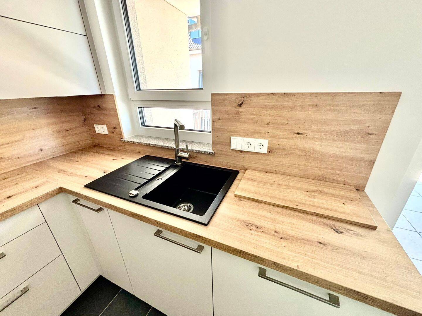 3 Zimmer mit Einbauküche, Tageslichbad, Gäste-WC, Keller und Lift – 65189 Wiesbaden – Vorschaubild 6