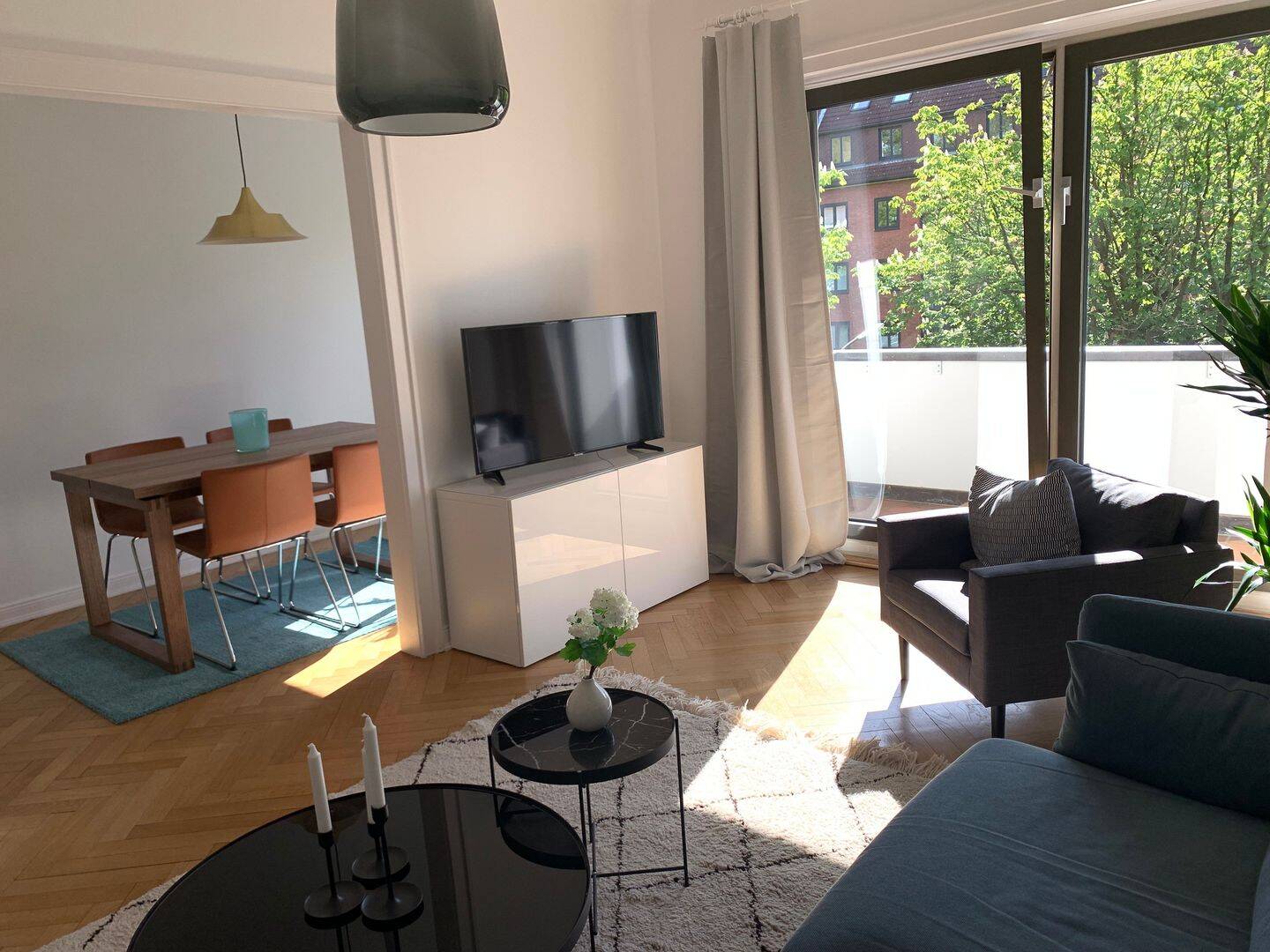 Harvestehude – Stilvoll möblierte helle 2,5 Zimmer Wohnung mit zwei Balkonen in der Parkallee – 20144 Hamburg – Vorschaubild 3