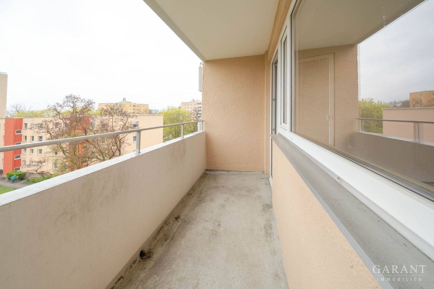 Attraktive 3 Zimmer-Wohnung mit Loggia, Aufzug & Stellplatz im Münchner Norden – 80935 München – Vorschaubild 6
