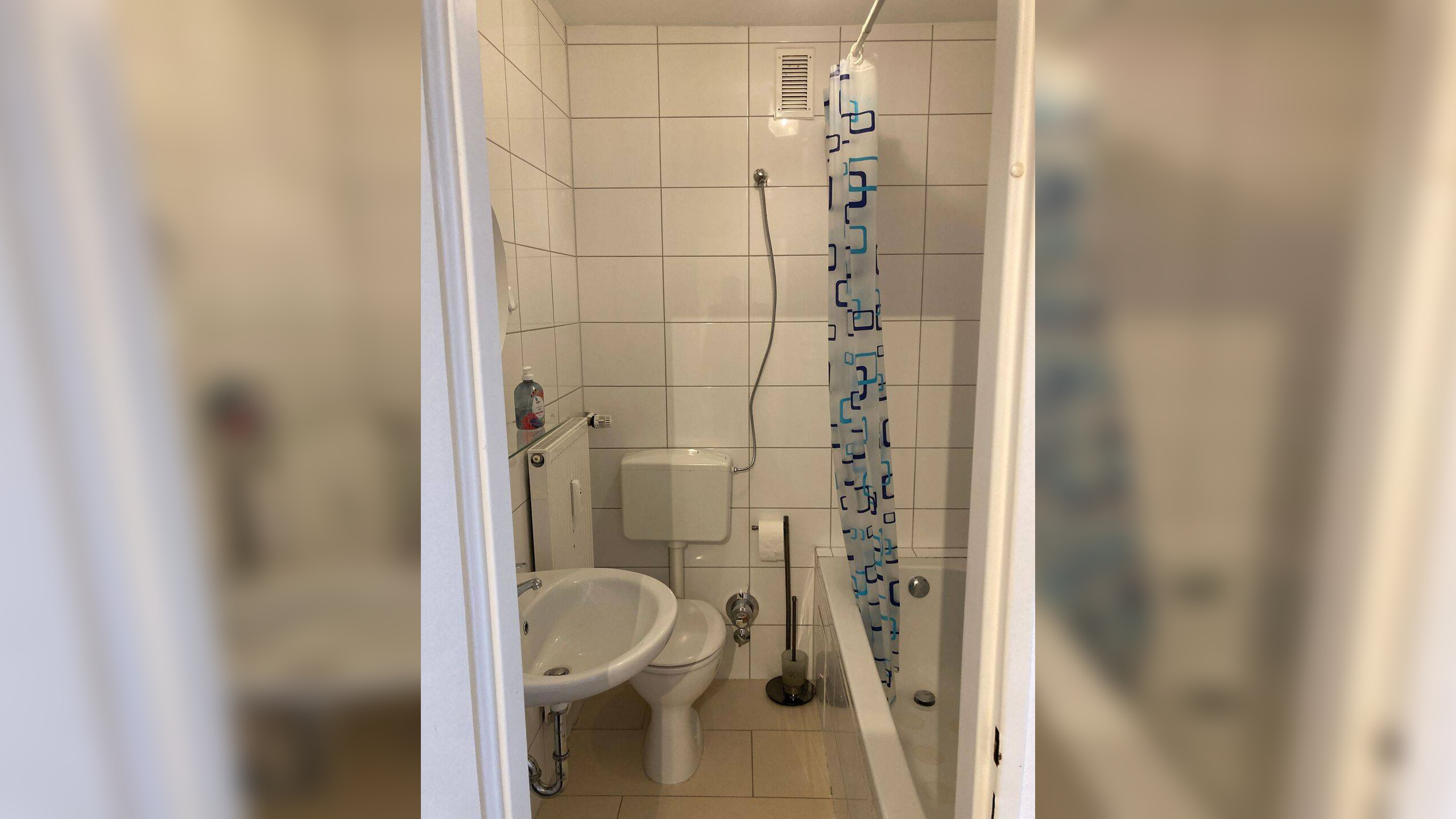 Möbliertes Apartment in zentraler Lage mit EBK / OHNE Aufzug u. Balkon! Für 1 Person! – 60327 Frankfurt am Main – Vorschaubild 7