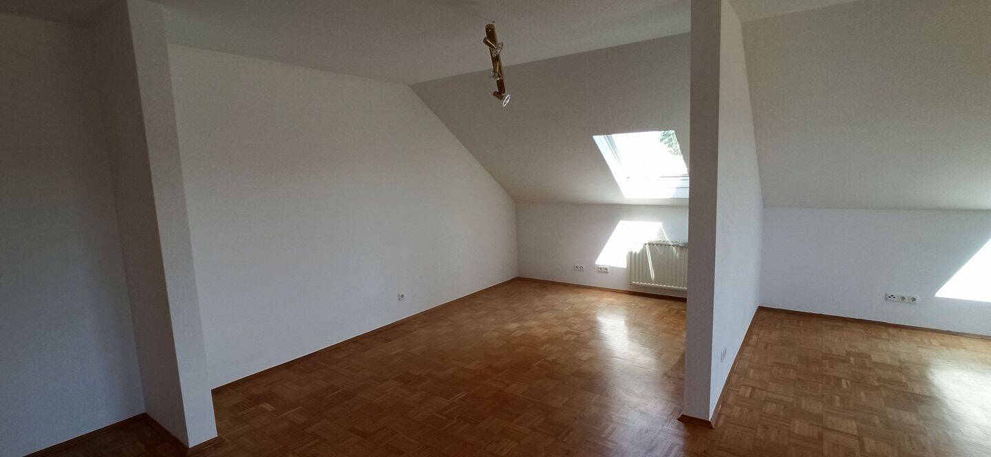 Großzügiges Wohnen mit Rhönblick: Gepflegte 3-Zimmer-DG-Wohnung – 36041 Fulda – Vorschaubild 2