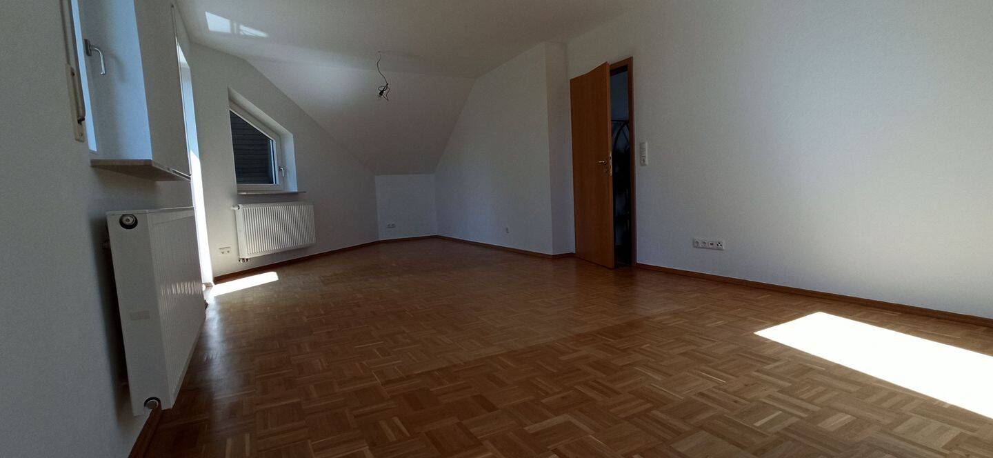 Großzügiges Wohnen mit Rhönblick: Gepflegte 3-Zimmer-DG-Wohnung – 36041 Fulda – Vorschaubild 4
