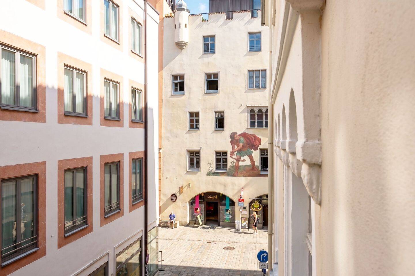 Stilvolles Altstadtwohnen im Erstbezug – exklusive 2-Zimmer-Wohnung mit historischem Charakter – 93047 Regensburg – Vorschaubild 3