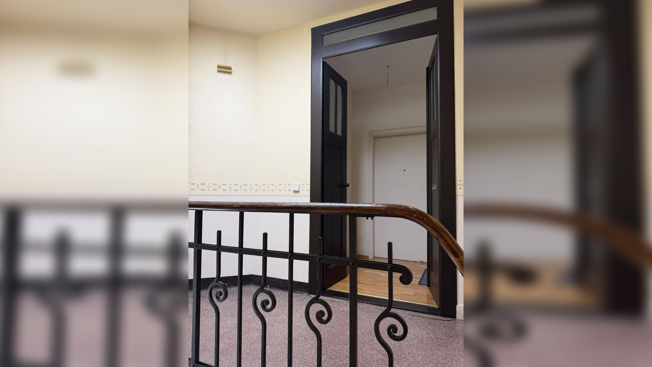 Besondere Wohnung im DG, Parkettboden, Bad mit Dusche, Fenster und Wanne – 9112 Chemnitz – Vorschaubild 5