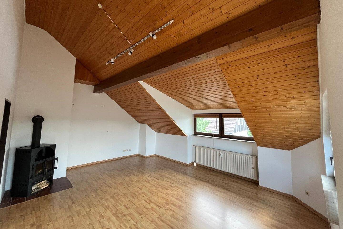 Gut geschnittene 3-Zimmer-Wohnung mit Balkon und 2 Stellplätzen – 70569 Stuttgart – Vorschaubild 2
