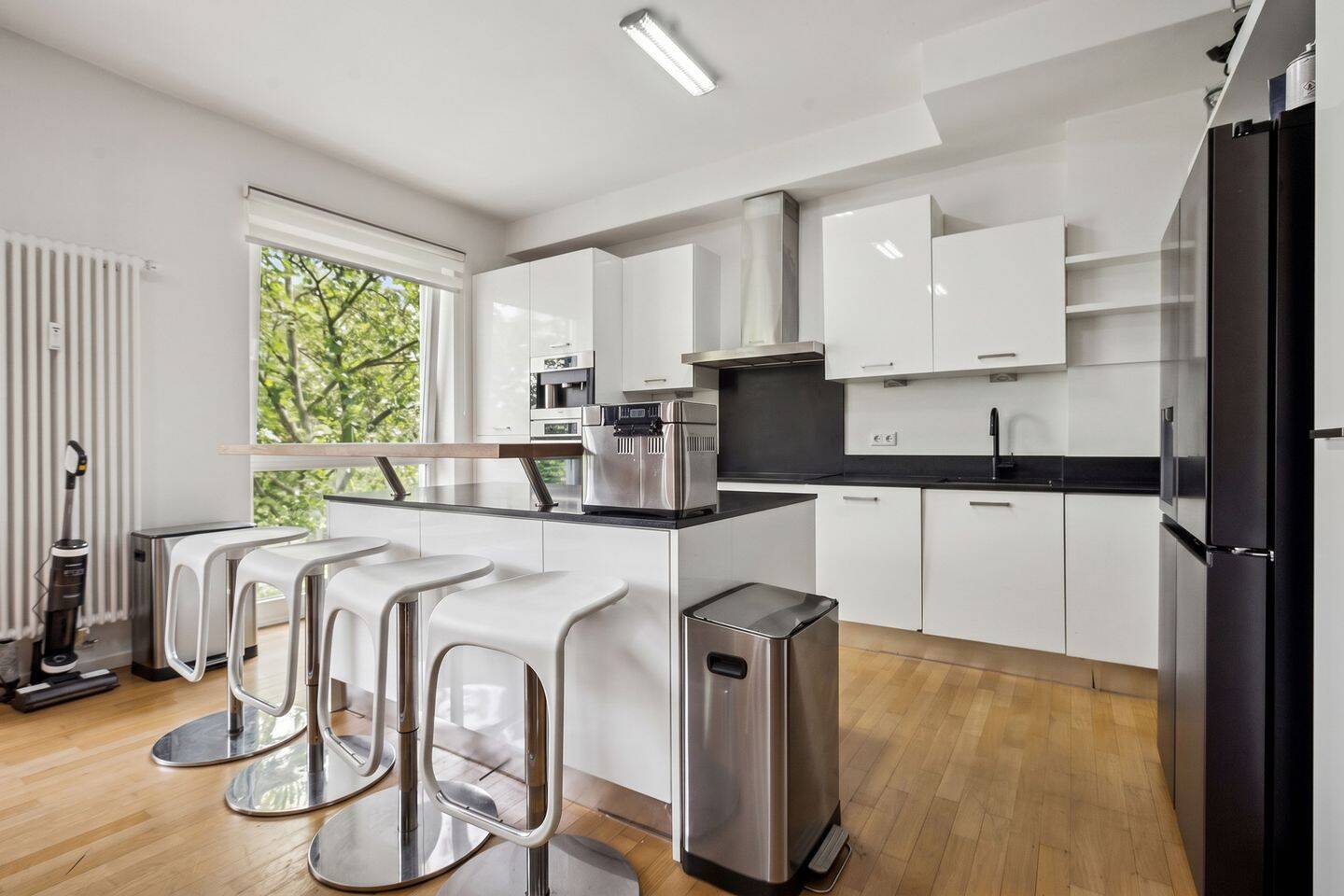 Exklusives Wohnen nahe dem Tiergarten – 4-Zimmer-Wohnung mit zwei Balkonen – 10785 Berlin – Vorschaubild 2