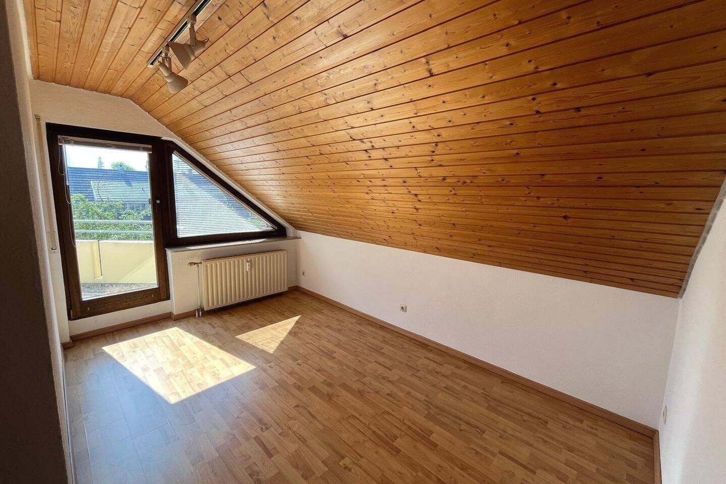 Gut geschnittene 3-Zimmer-Wohnung mit Balkon und 2 Stellplätzen – 70569 Stuttgart – Vorschaubild 4