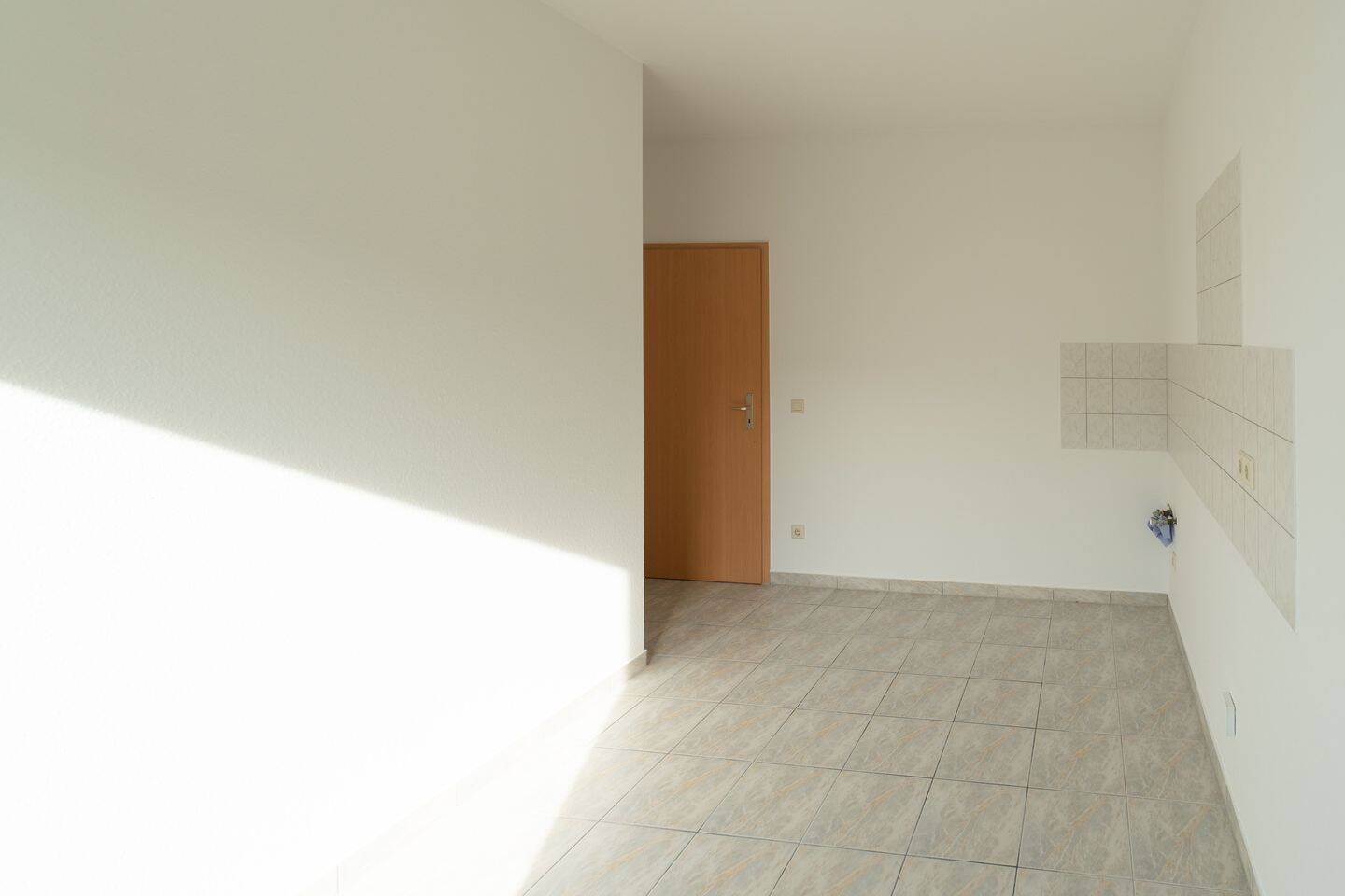 Mit Einbauküche und Balkon in Uninähe – 39106 Magdeburg – Vorschaubild 5