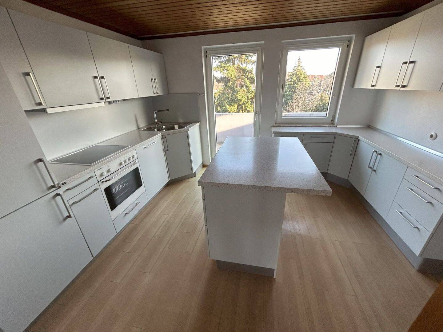 Modernes WG-Zimmer in exklusiver 5er-Frauen-WG – Ludwigshafen, Riedsaumstraße 53 – 67063 Ludwigshafen am Rhein – Vorschaubild 4