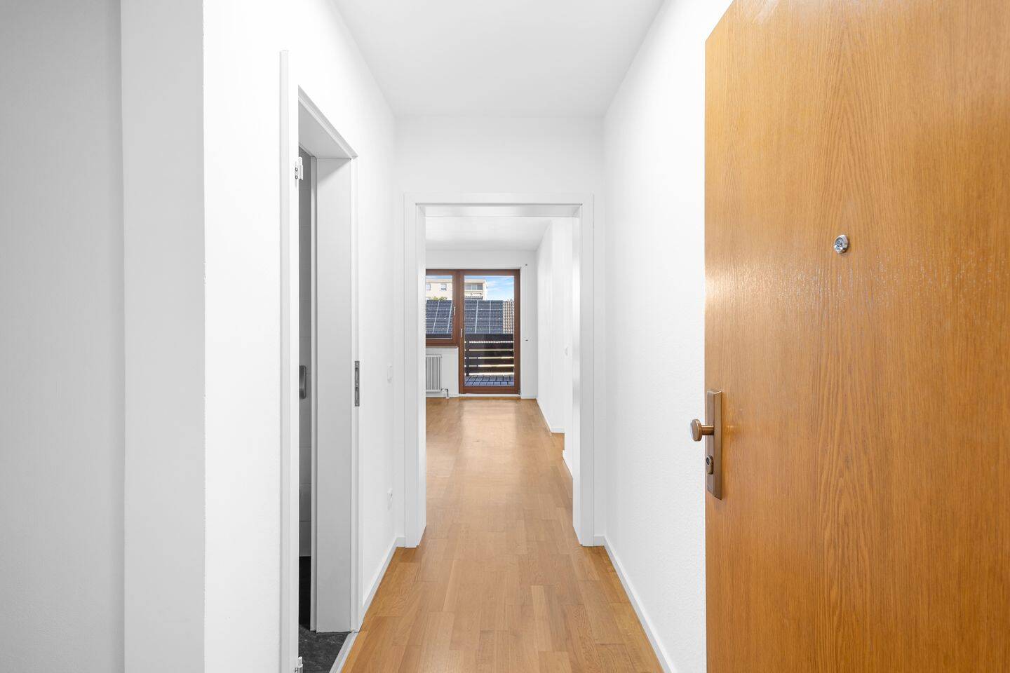 Einziehen, wohlfühlen und Regensburg genießen! 4-Zimmer-Eigentumswohnung frisch renoviert – 93059 Regensburg – Vorschaubild 2