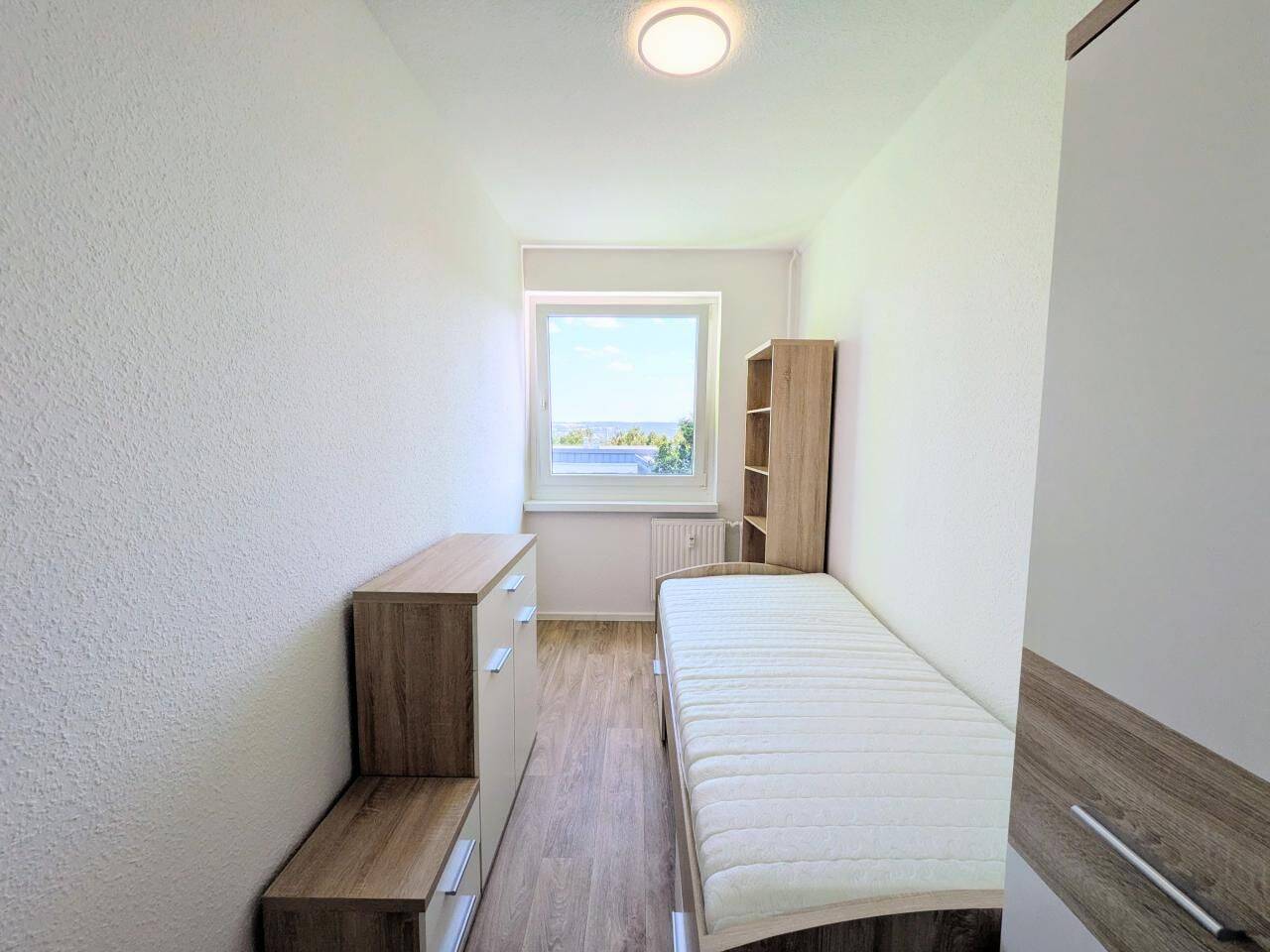 Bezugsfertige und neu möblierte 3-Zimmer-Wohnung – 9120 Chemnitz – Vorschaubild 2