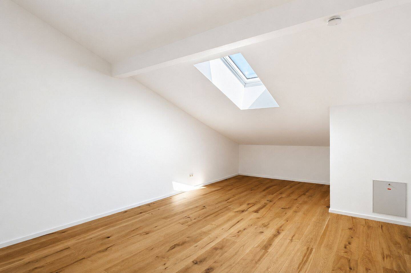 AIGNER – Wohnen auf zwei Etagen: Helle 4-Zimmer-Maisonettewohnung mit Südost-Balkon – 80637 München – Vorschaubild 4