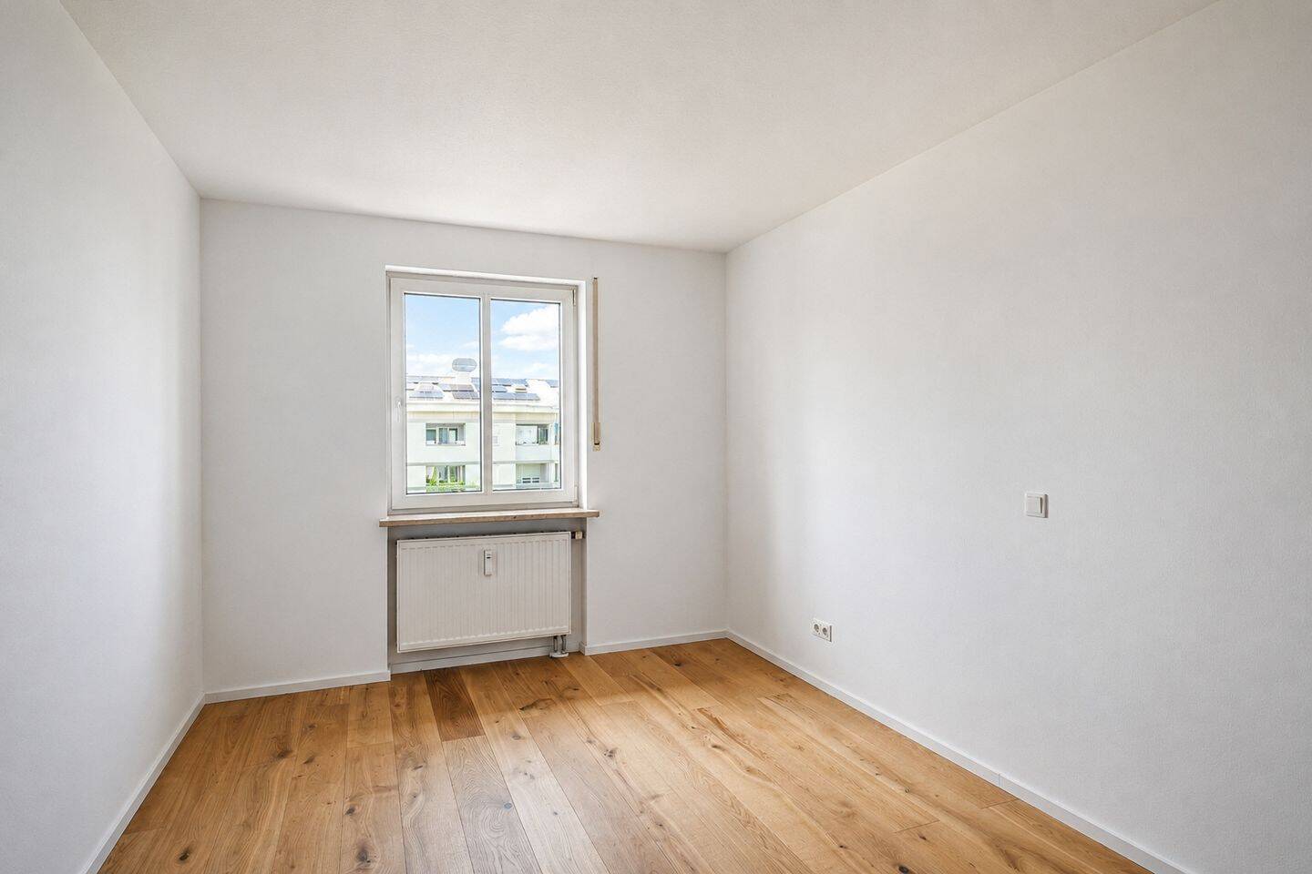 AIGNER – Wohnen auf zwei Etagen: Helle 4-Zimmer-Maisonettewohnung mit Südost-Balkon – 80637 München – Vorschaubild 5