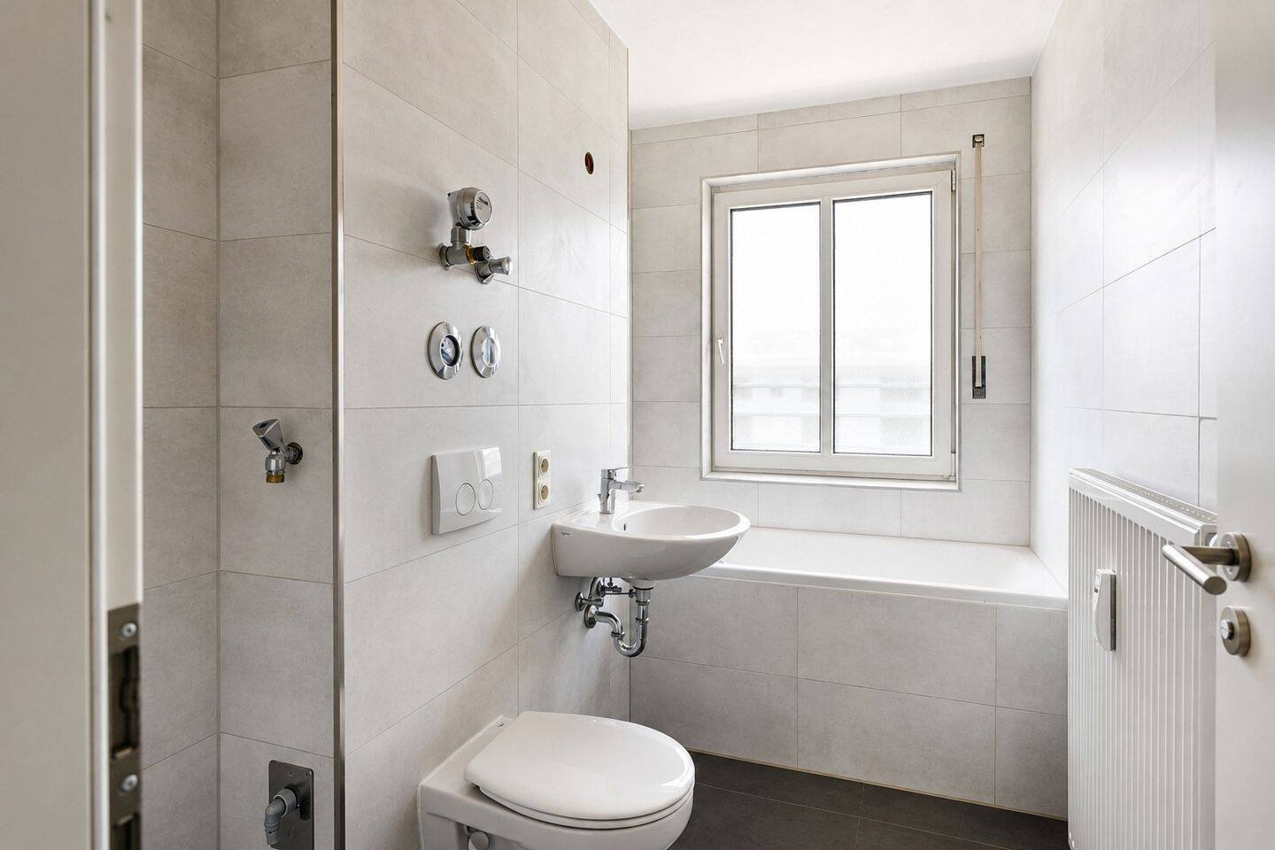 AIGNER – Wohnen auf zwei Etagen: Helle 4-Zimmer-Maisonettewohnung mit Südost-Balkon – 80637 München – Vorschaubild 7