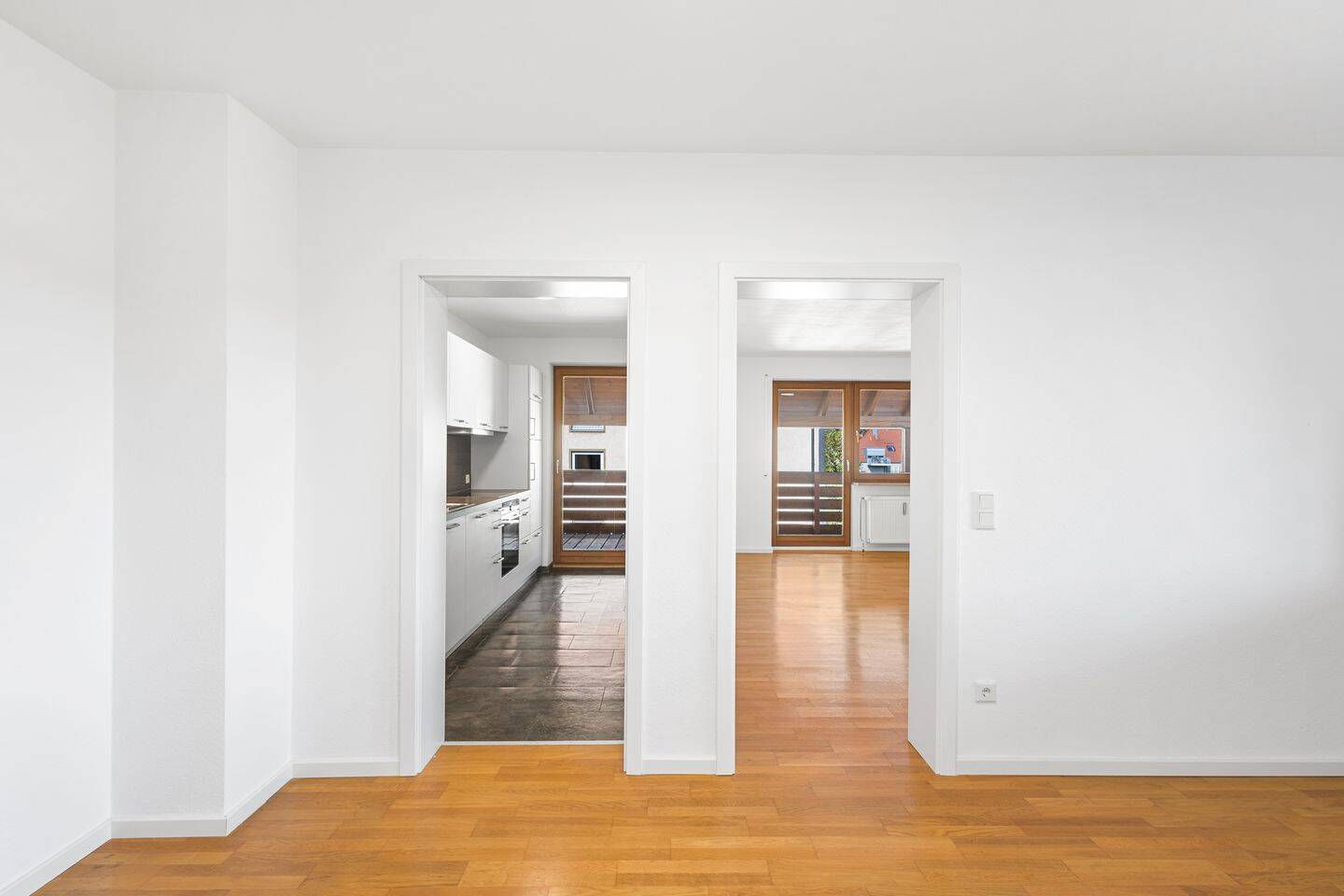 Einziehen, wohlfühlen und Regensburg genießen! 4-Zimmer-Eigentumswohnung frisch renoviert – 93059 Regensburg – Vorschaubild 9
